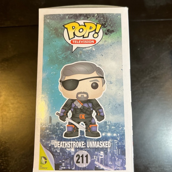 Arrow The Television Series Deathstroke Unmasked Funko POP! Hot Topic Exclusive - Picture 7 of 8